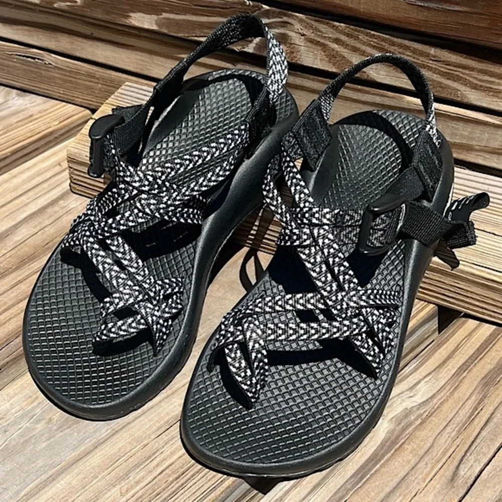 - Chaco Zx2 Classic Double Strap Toe Sandals SZ 6! LIKE NEW!